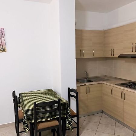 Gerald'S Central Apartments Avlonya Dış mekan fotoğraf