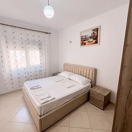 Gerald'S Central Apartments Avlonya Dış mekan fotoğraf