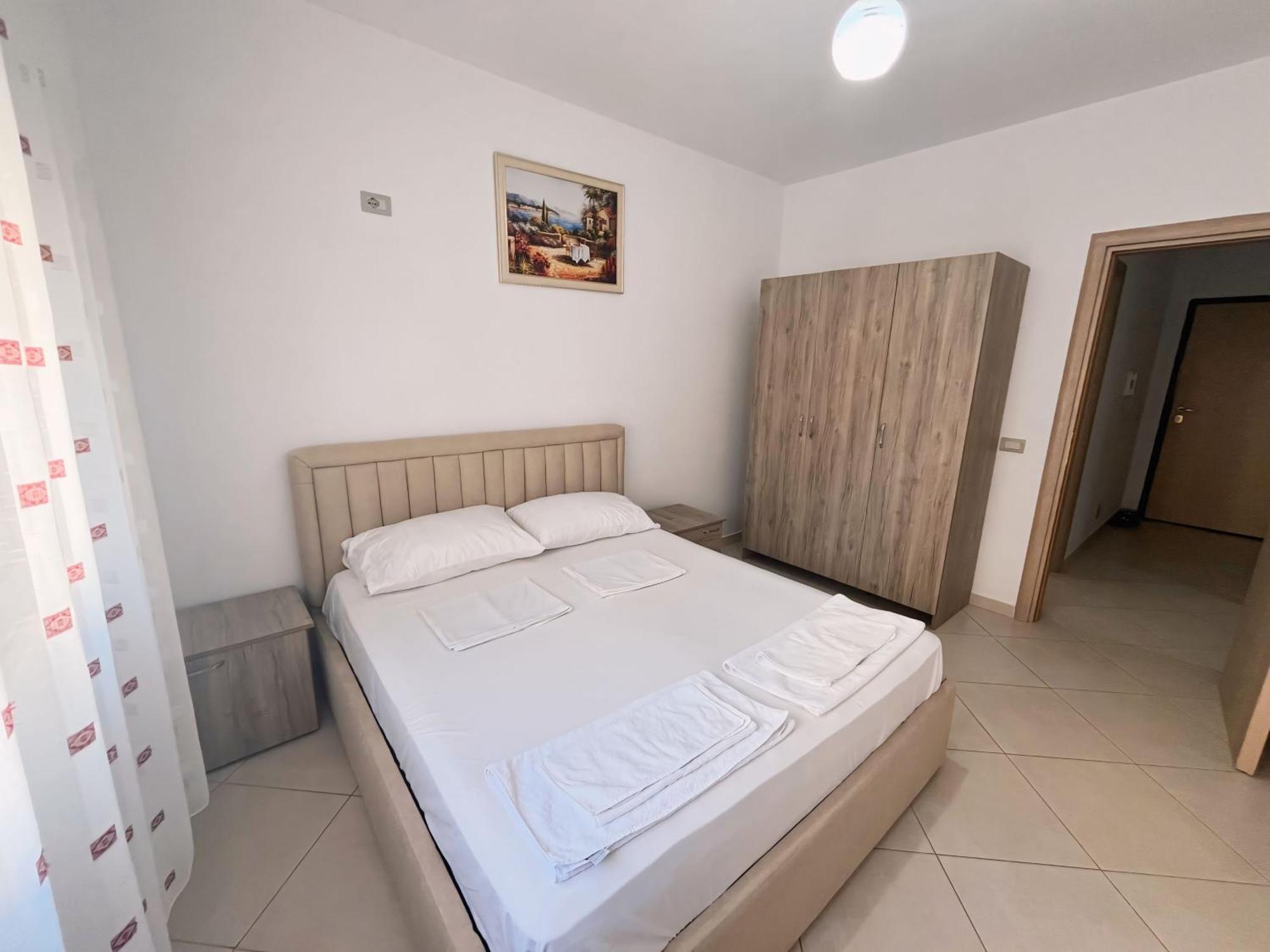 Gerald'S Central Apartments Avlonya Dış mekan fotoğraf